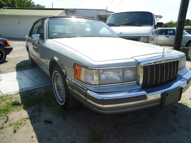 1990 Lincoln Town Car - photo 2