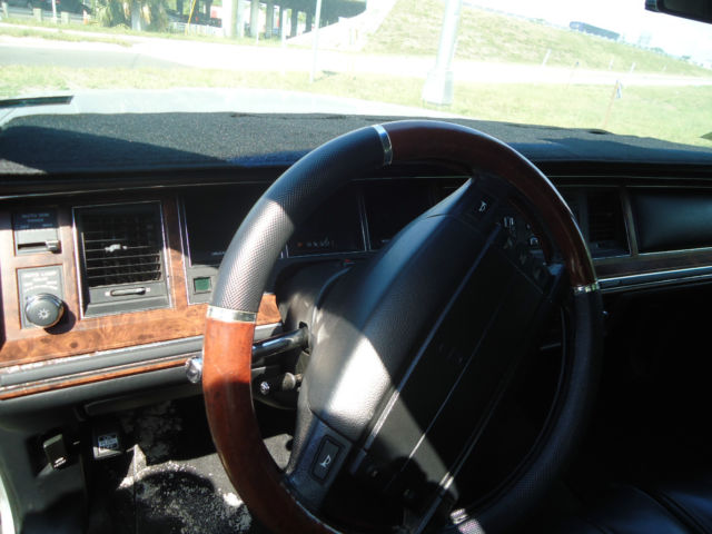 1990 Lincoln Town Car - photo 9
