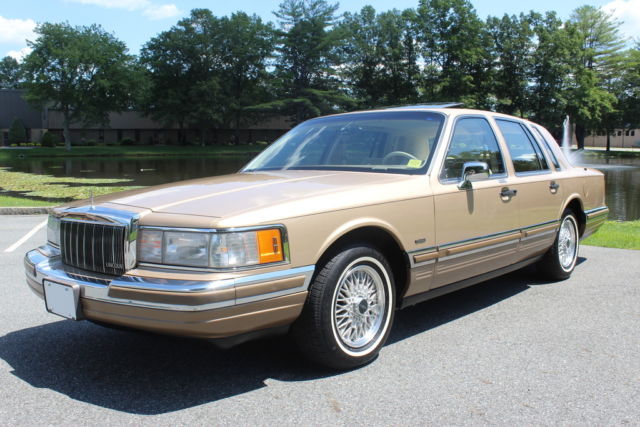 1990 Lincoln Town Car Signature Series