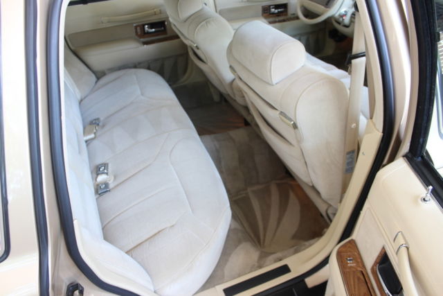 1990 Lincoln Town Car Signature Series - photo 10