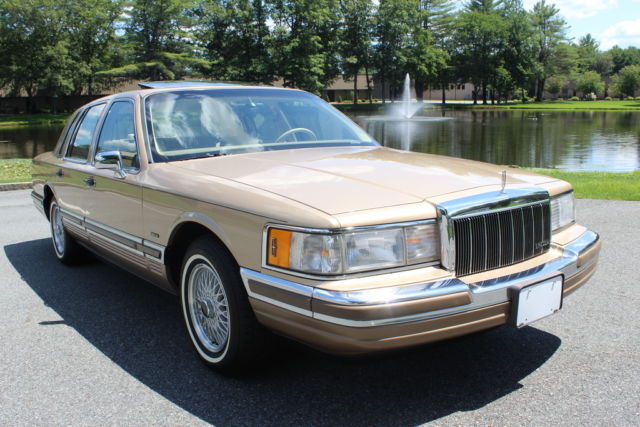 1990 Lincoln Town Car Signature Series - photo 3