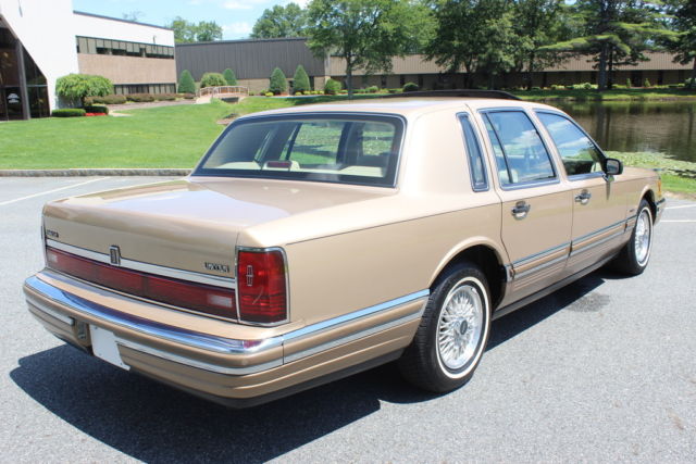 1990 Lincoln Town Car Signature Series - photo 4