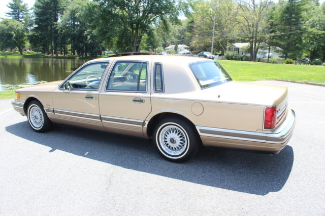 1990 Lincoln Town Car Signature Series - photo 5