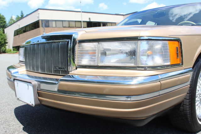 1990 Lincoln Town Car Signature Series - photo 6