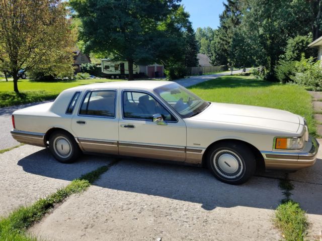 1990 Lincoln Town Car
