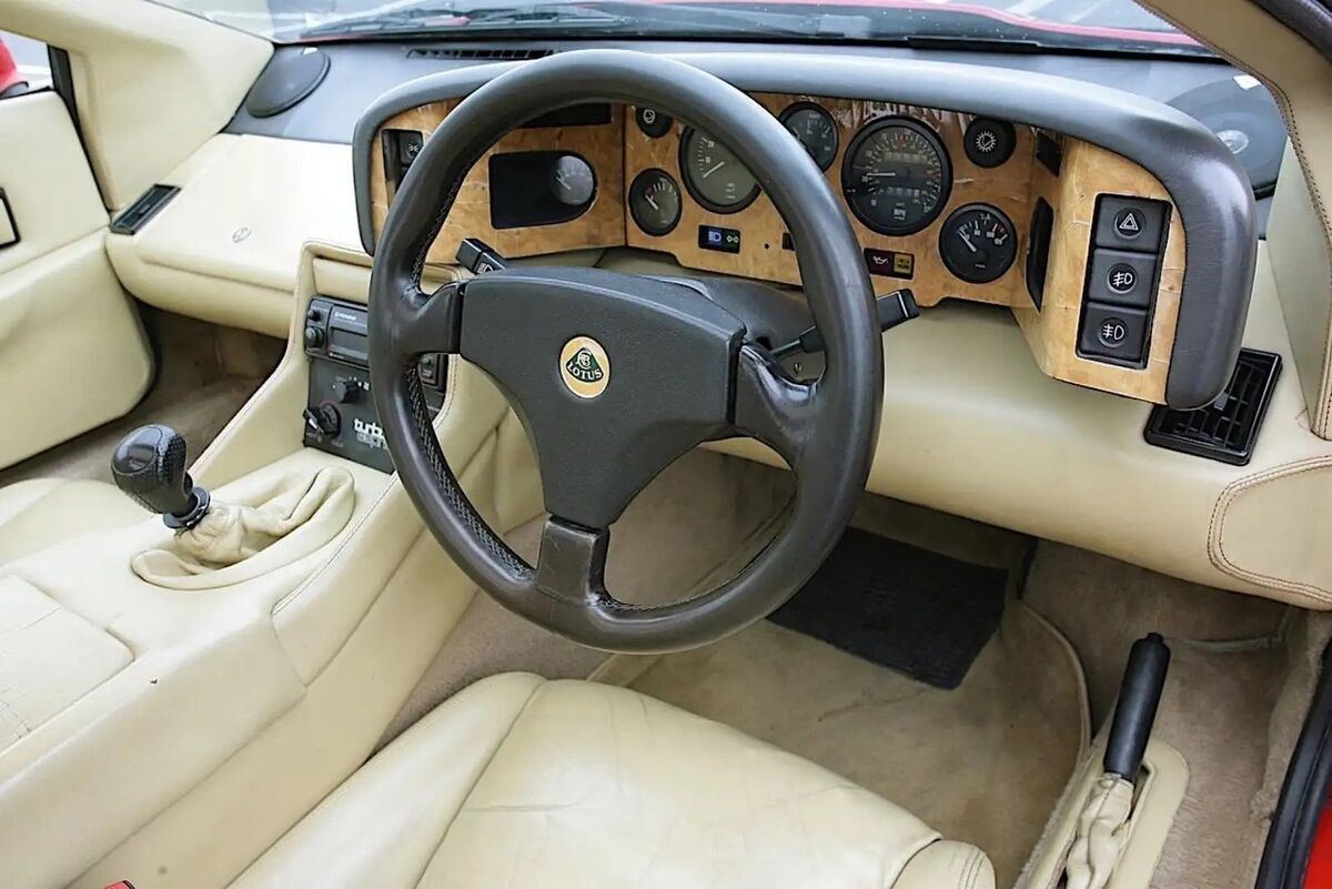 1990 Lotus Esprit Right-hand drive Sport seats Panorama roof and sunroof - photo 4