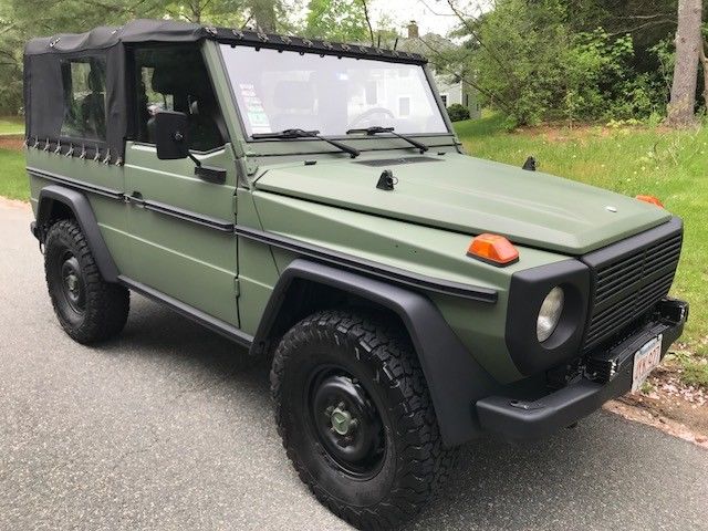 1990 matte green Mercedes Benz 250GD soft top convertible 1990 Mercedes-Benz G-Class Soft top convertible