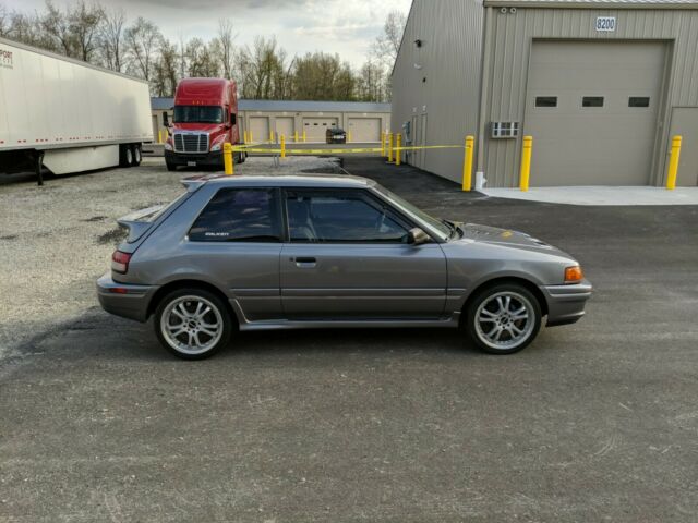 1990 Mazda 323 - photo 3