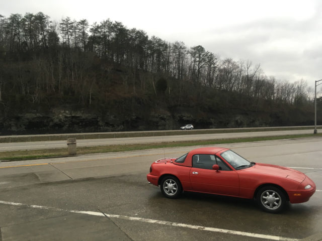 1990 Mazda MX-5 Miata 2 seat convertible/coupe - photo 2