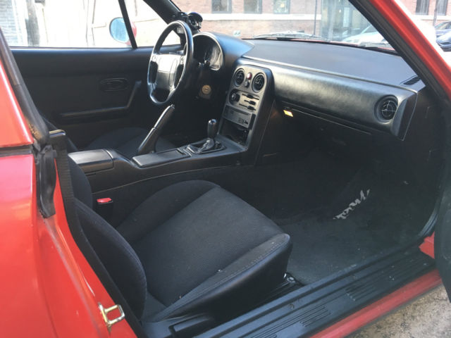 1990 Mazda MX-5 Miata 2 seat convertible/coupe - photo 9