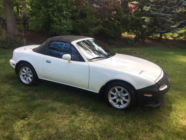 1990 Mazda MX-5 Miata 2 owner car mint condition, dealer maintained Classic! 1990 Mazda MX-5 Miata