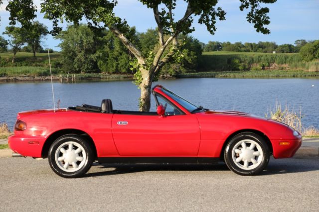 1990 Mazda MX-5 Miata CONVERTIBLE - photo 4
