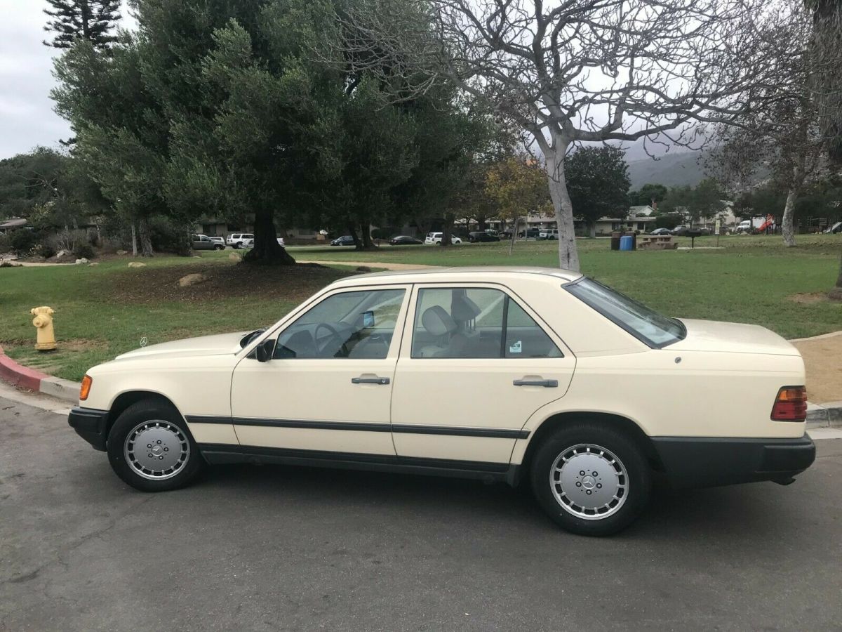 1990 Mercedes 260 E 2.6 1990 Mercedes-Benz 300-Series