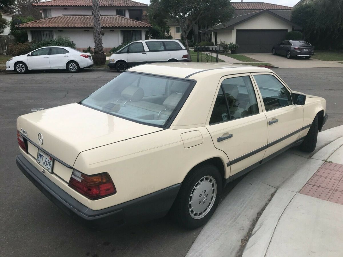 1990 Mercedes-Benz 300-Series - photo 2
