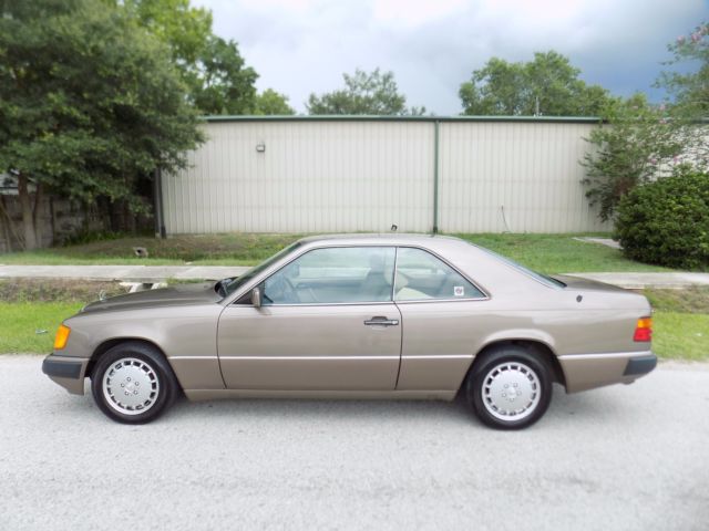 1990 Mercedes 300 Ce coupe. Rare 2 owner car Beautiful Color combo 56 k mi Wow 1990 Mercedes-Benz 300-Series 300 Ce
