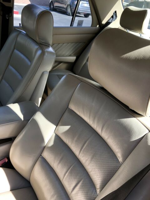 1990 Mercedes-Benz 300-Series - photo 4