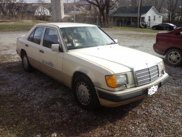 1990 Mercedes 300E 1990 Mercedes-Benz 300-Series