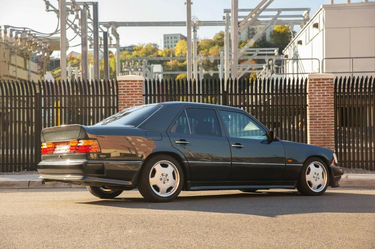1990 Mercedes-Benz 300E 24V - photo 2