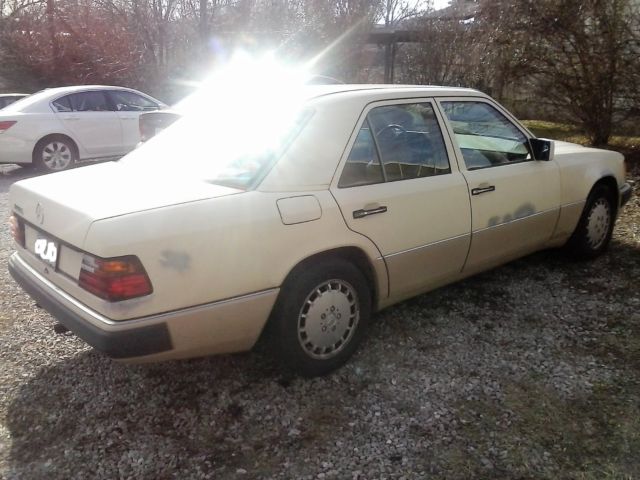 1990 Mercedes-Benz 300-Series - photo 6