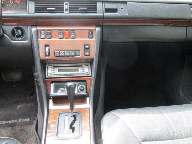 1990 Mercedes-Benz 300-Series - photo 6