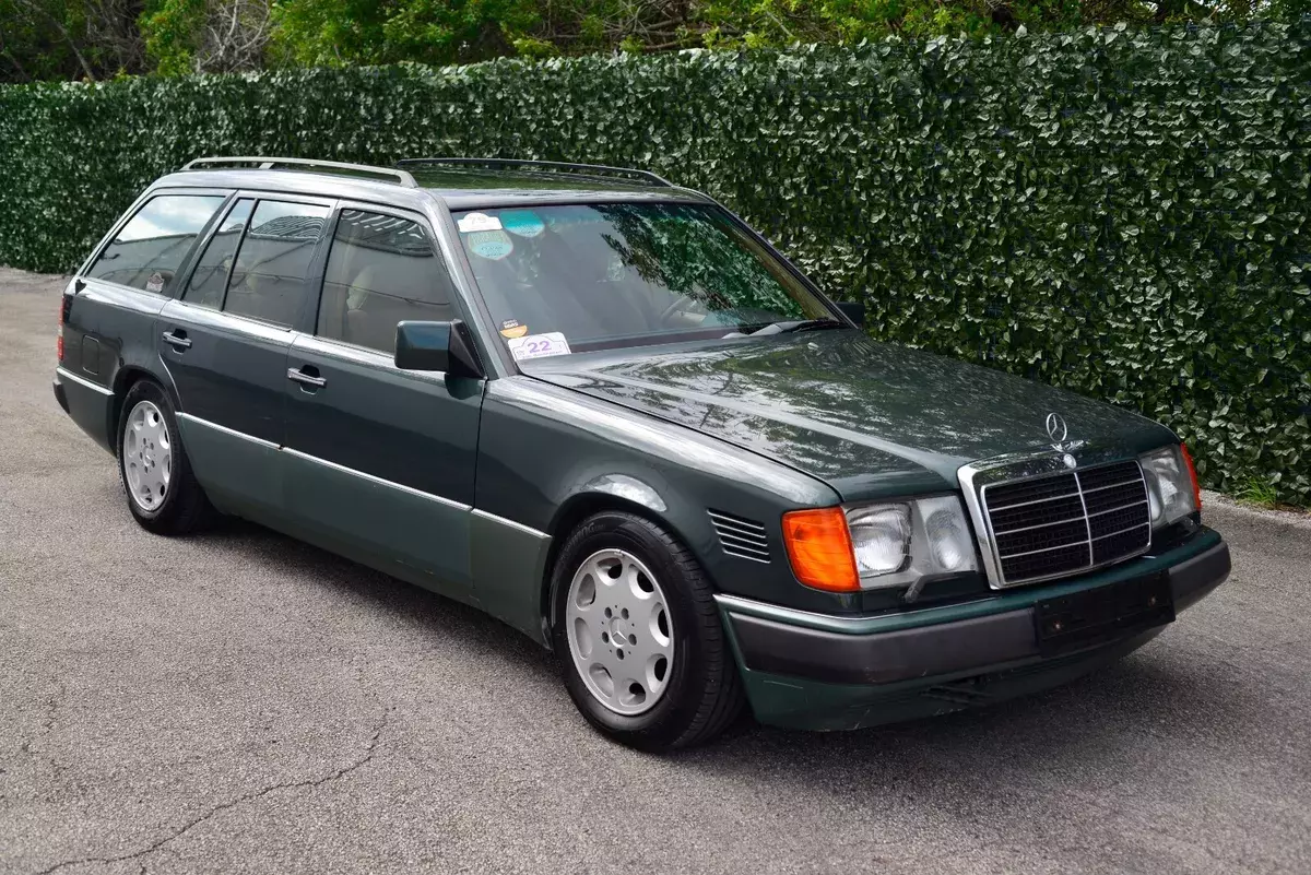 1990 Mercedes-Benz 230TE LOTEC TURBO Authentic Lotec car / 5-speed manual 1990 Mercedes-Benz 230 TE