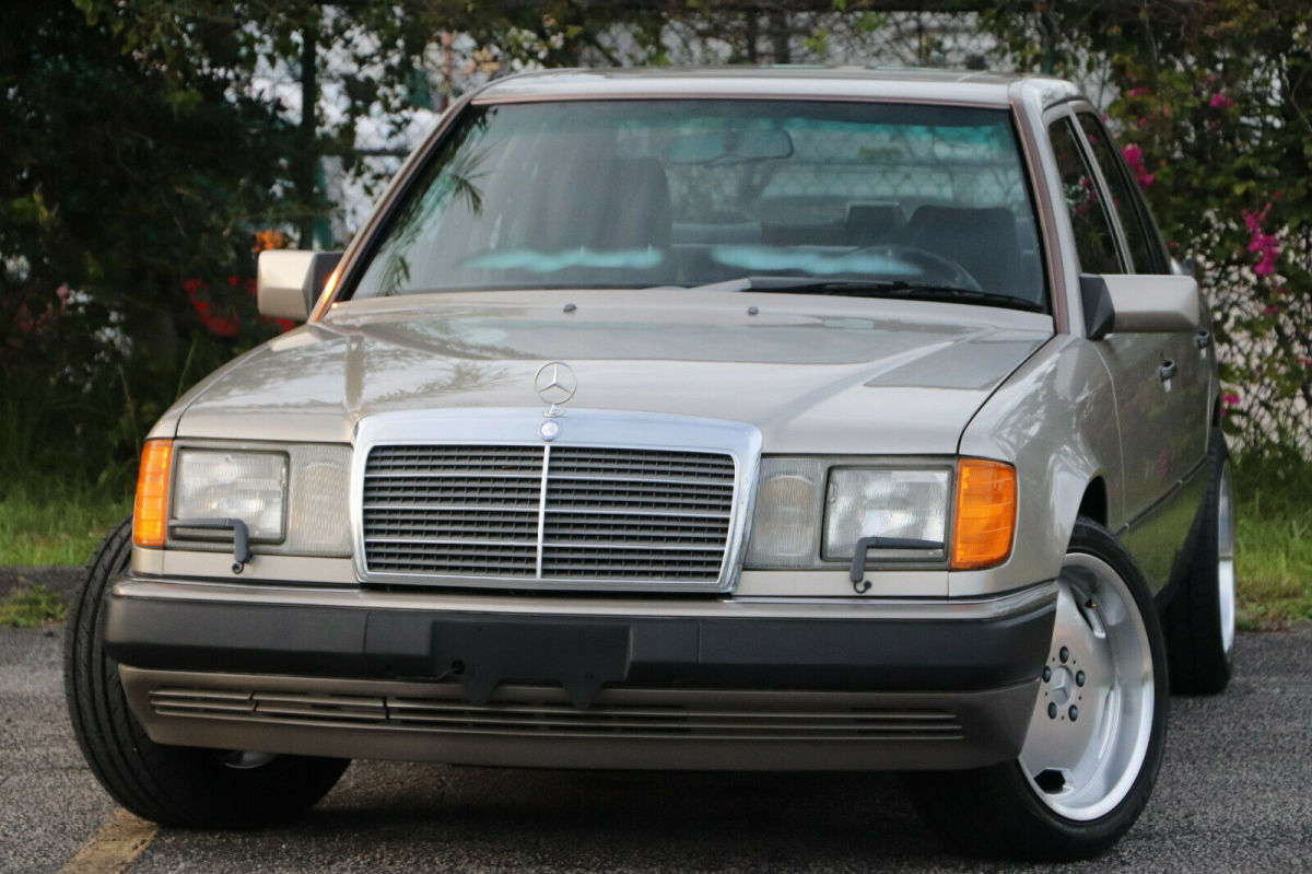 1990 Mercedes-Benz 300-Class 300 E 4dr Sedan Automatic 4-Speed RWD I6 3.0L 1990 Mercedes-Benz 300-Series 300 E 4dr Sedan