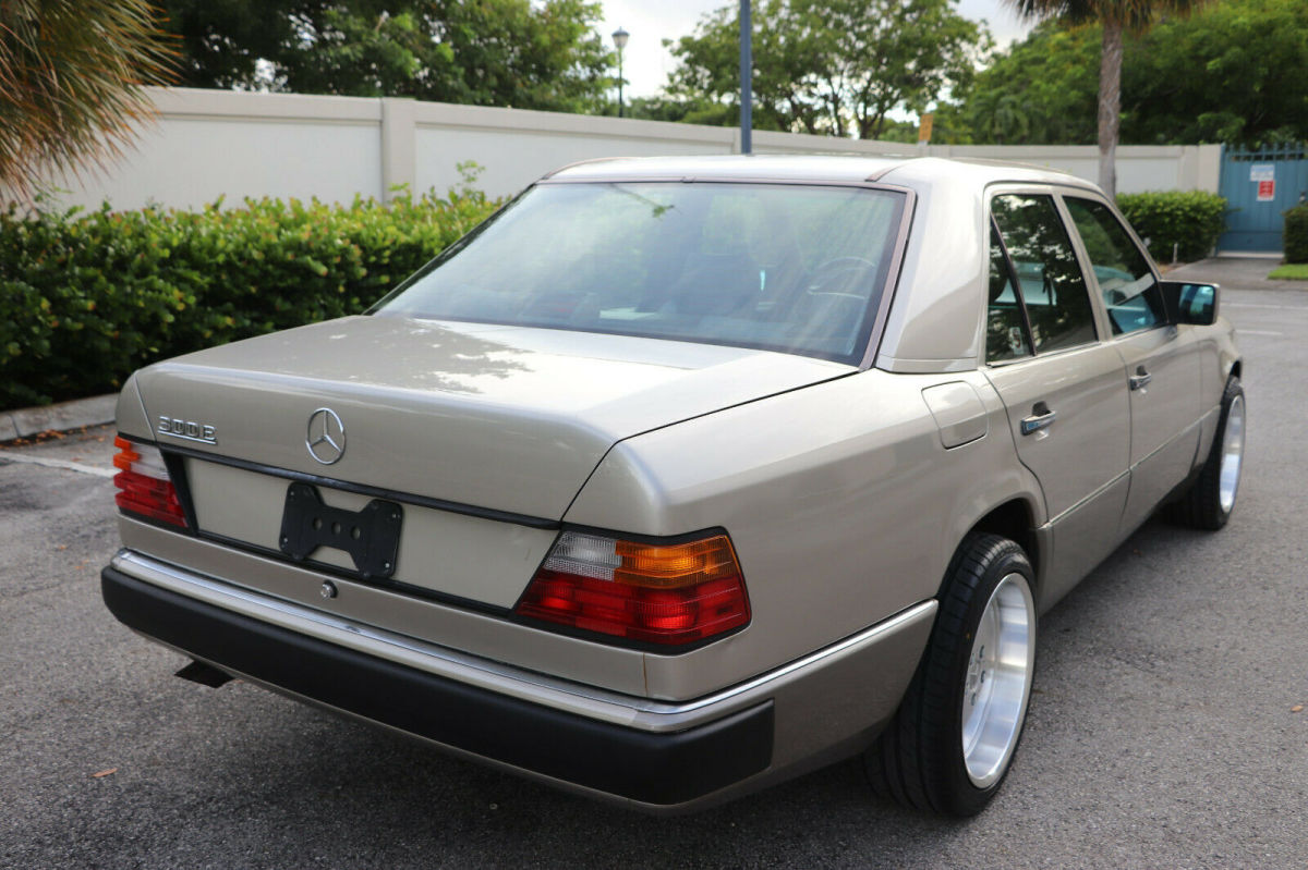 1990 Mercedes-Benz 300-Series 300 E 4dr Sedan - photo 10
