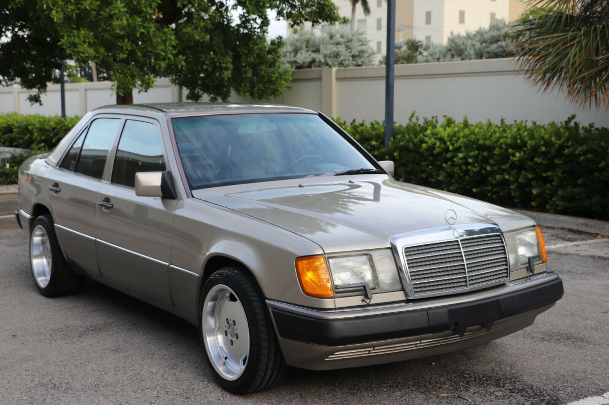 1990 Mercedes-Benz 300-Series 300 E 4dr Sedan - photo 3