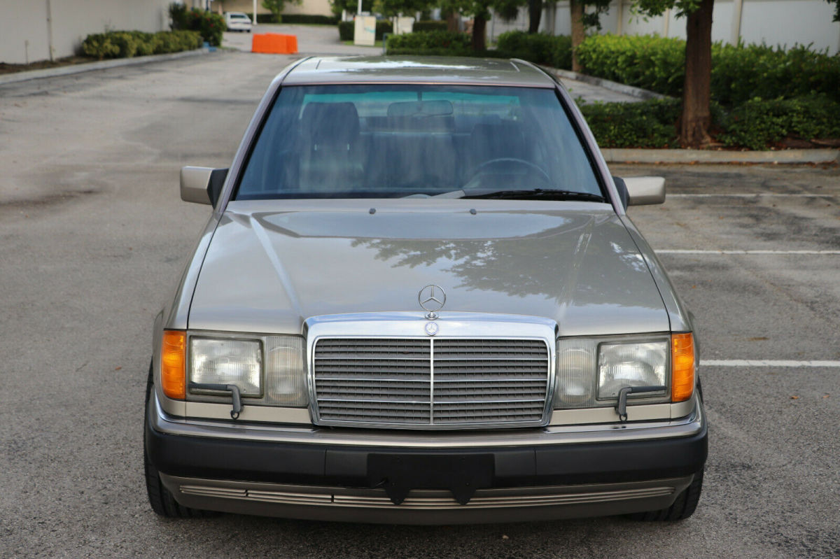 1990 Mercedes-Benz 300-Series 300 E 4dr Sedan - photo 4