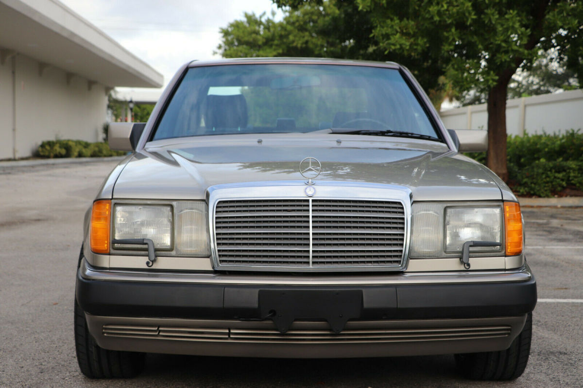 1990 Mercedes-Benz 300-Series 300 E 4dr Sedan - photo 5