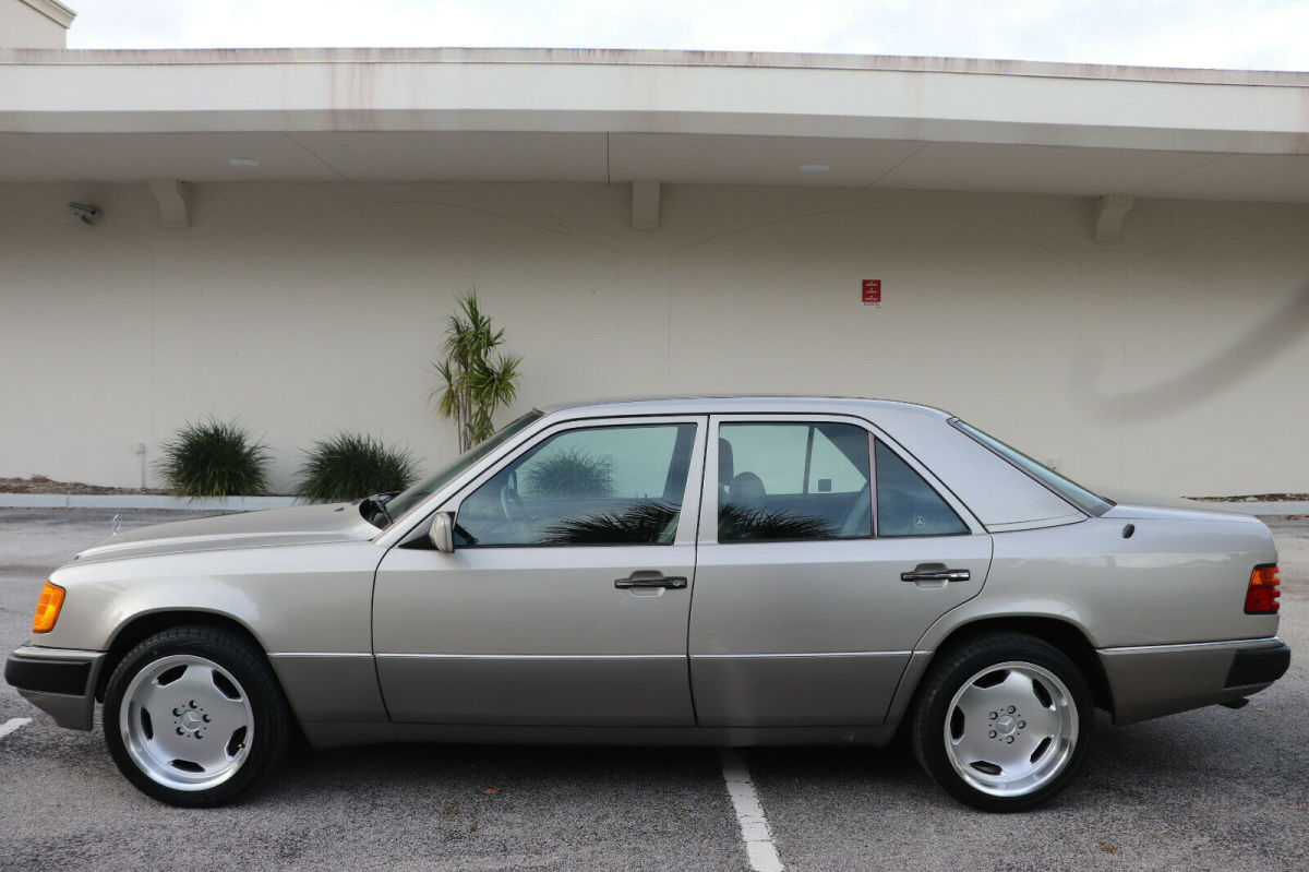 1990 Mercedes-Benz 300-Series 300 E 4dr Sedan - photo 7