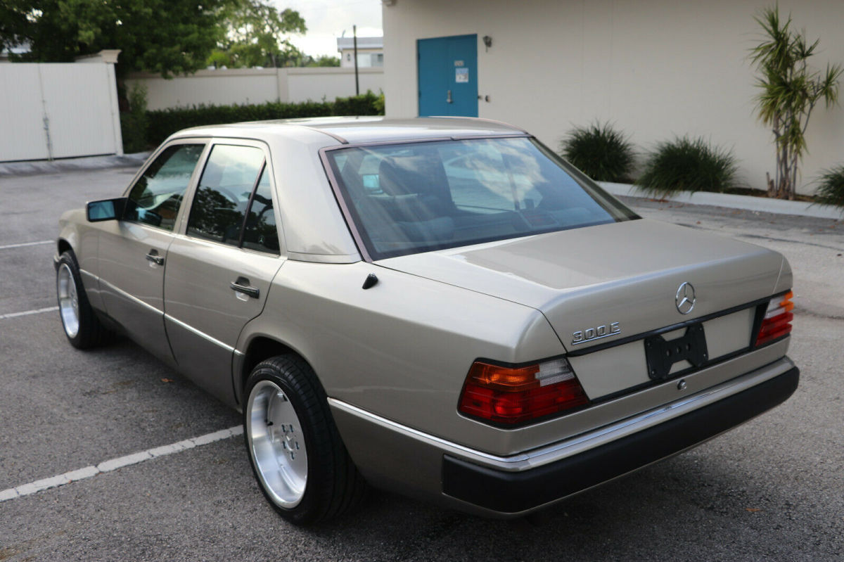 1990 Mercedes-Benz 300-Series 300 E 4dr Sedan - photo 8