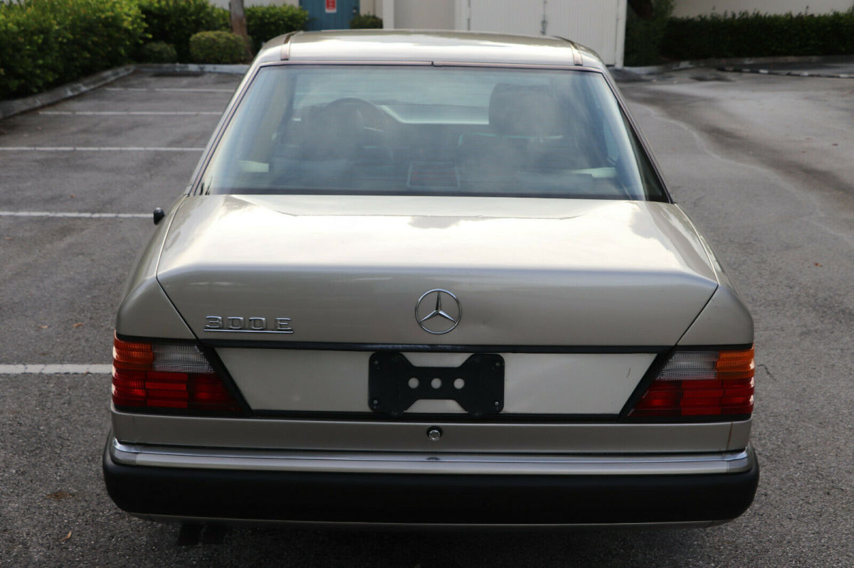 1990 Mercedes-Benz 300-Series 300 E 4dr Sedan - photo 9