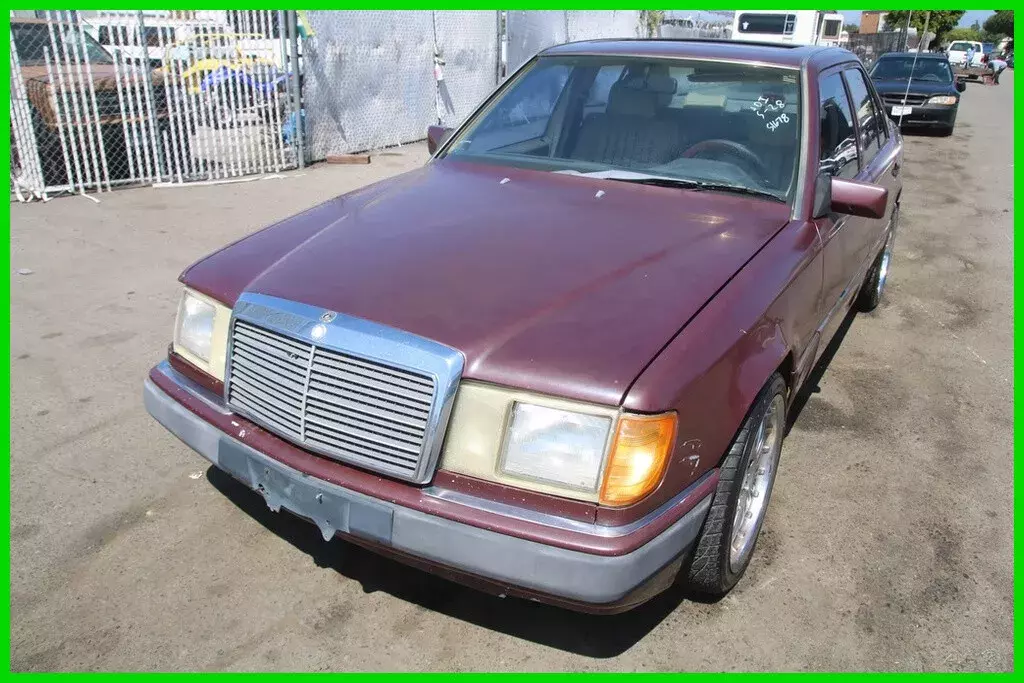 1990 Mercedes Benz 300 E 2.6 L 6 Cylinder NO RESERVE 1990 Mercedes-Benz 300-Series 300 E 2.6