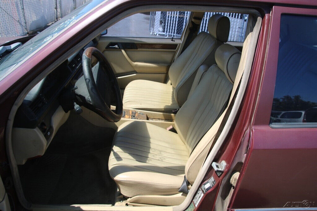 1990 Mercedes-Benz 300-Series 300 E 2.6 - photo 13