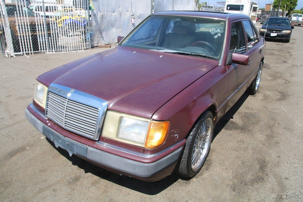 1990 Mercedes-Benz 300-Series 300 E 2.6 - photo 2