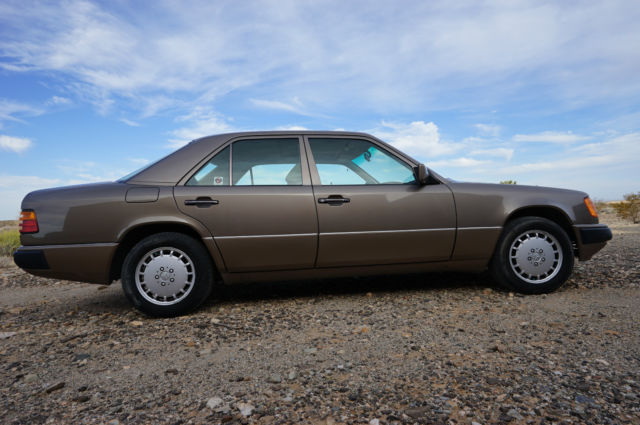 1990 Mercedes-Benz E-Class 3 L 4door Sedan - photo 4