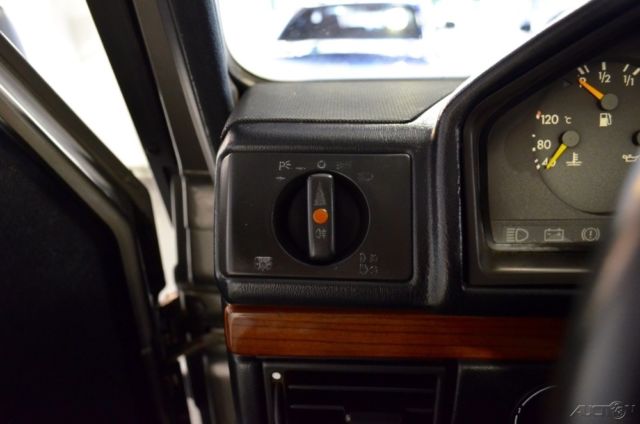 1990 Mercedes-Benz 300-Series Cabrio - photo 7