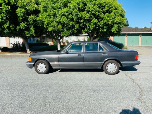 1990 Mercedes Benz 300SE - Black with Tan interior 1990 Mercedes-Benz S-Class 300SE