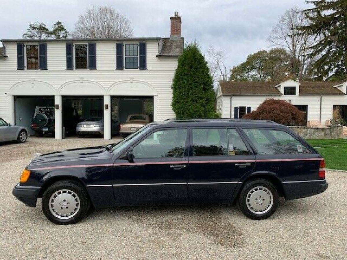 1990 Mercedes-Benz 300TE Wagon Blue AWD Automatic TE 4MATIC 1990 Mercedes-Benz 300TE TE 4MATIC