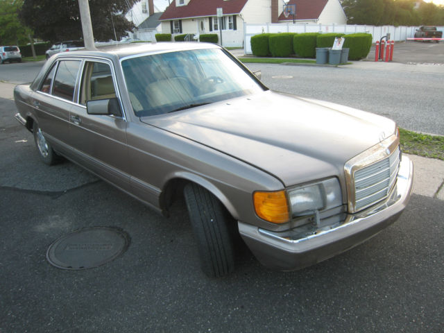 1990 Mercedes-Benz 300-Series