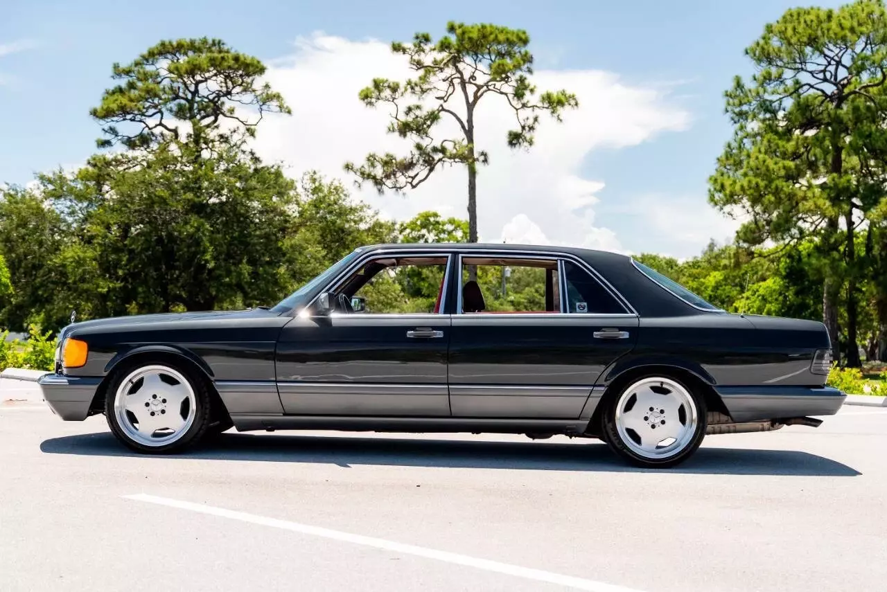 1990 Mercedes-Benz 400-Series 420 SEL 4dr Sedan - photo 4