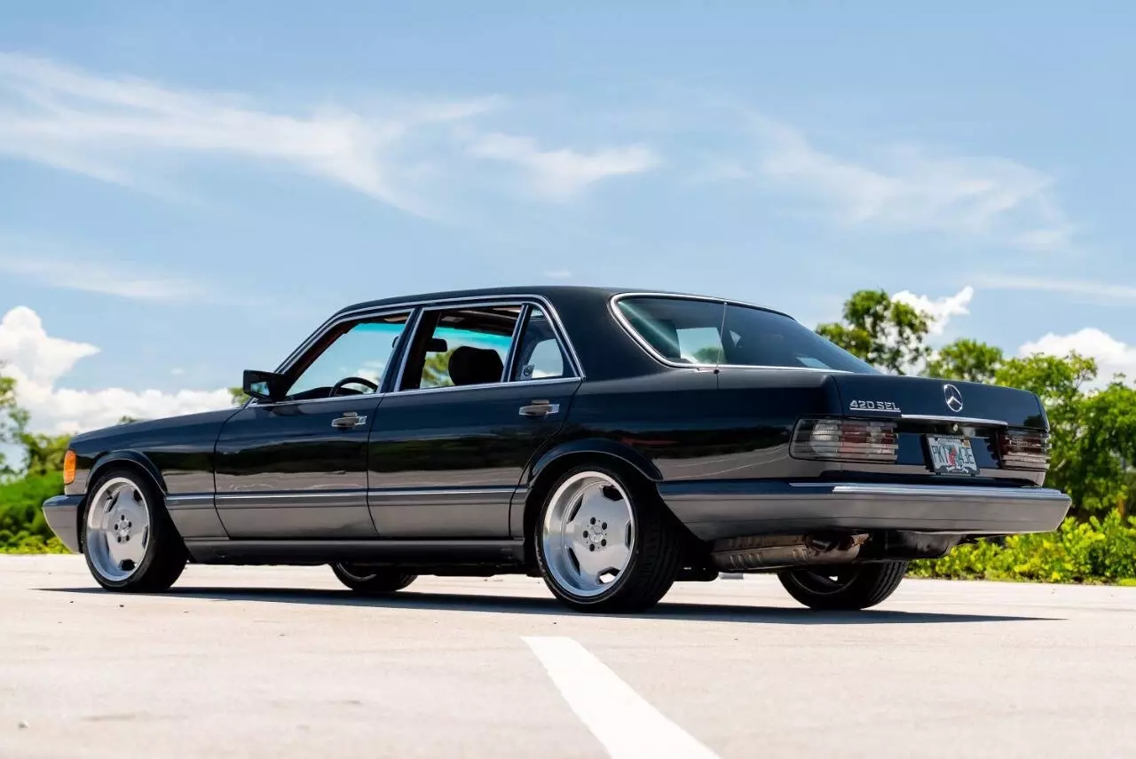 1990 Mercedes-Benz 400-Series 420 SEL 4dr Sedan - photo 5