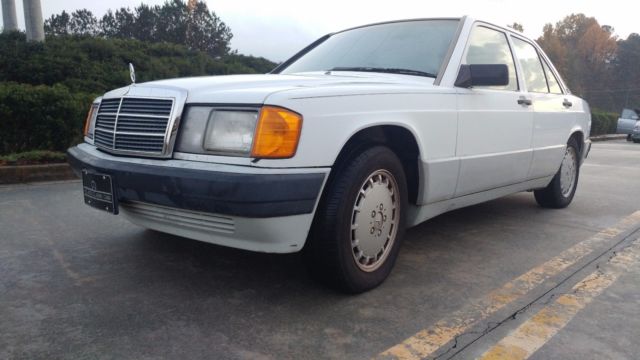 1990 MERCEDES BENZ E190 2.6 1990 Mercedes-Benz SL-Class SEDAN