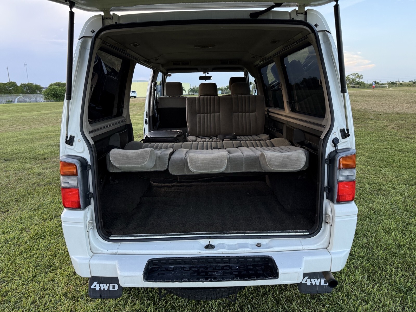 1990 Mitsubishi Delica 4WD. Diesel Turbo. Automatic. - photo 13