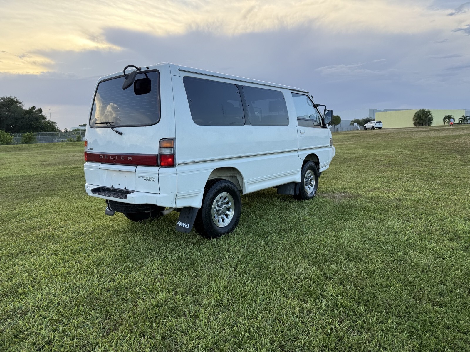 1990 Mitsubishi Delica 4WD. Diesel Turbo. Automatic. - photo 3