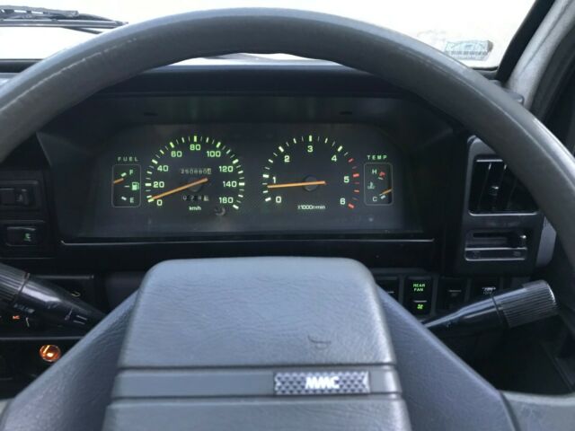 1990 Mitsubishi Delica L300 Exceed - photo 10