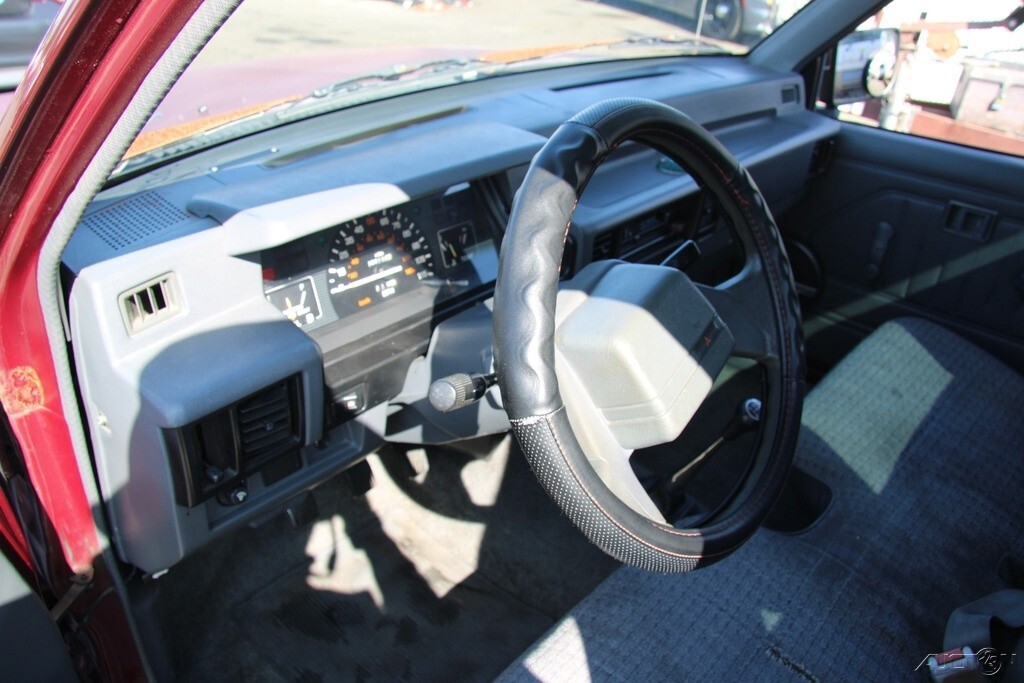1990 Mitsubishi Mighty Max - photo 12