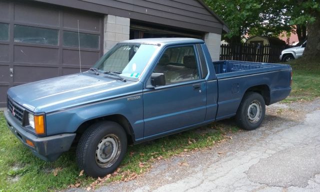 1990 Mitsubishi Mighty Max 2dr base model