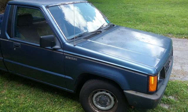 1990 Mitsubishi Mighty Max 2dr base model - photo 2